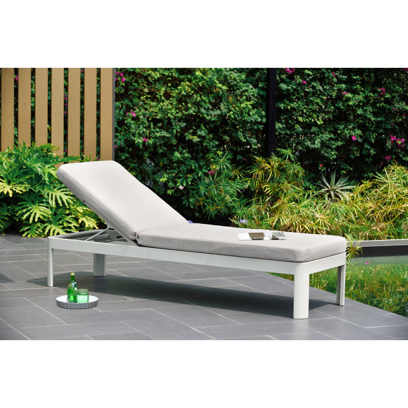 Garten Living Verstellbare Gartenliege Patric mit Auflage Wayfair.de